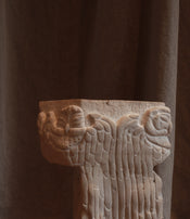 Guéridon Athéna en pierre de Guillaume Campredon