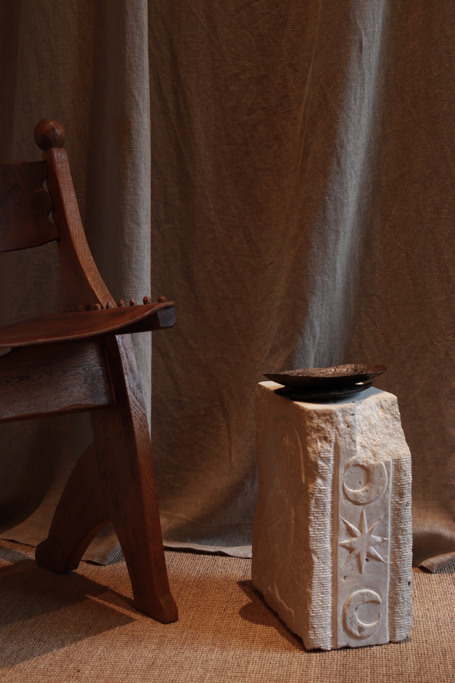 Tabouret Vigie en pierre de Guillaume Campredon