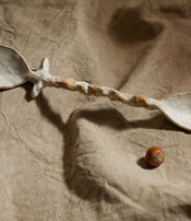 Cuillère sculptée en grès de Odu