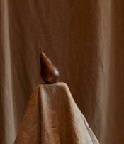 Poire en bronze d'Alice-Andrea Ewing