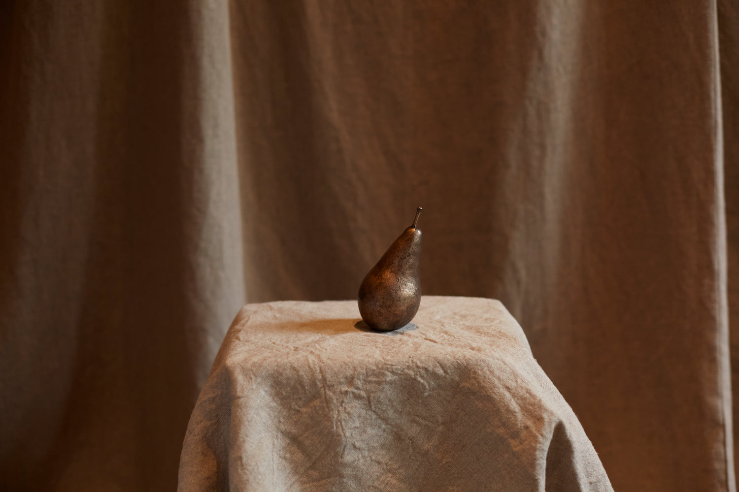 Poire en bronze d'Alice-Andrea Ewing