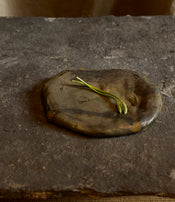 Pebble tray by Ema Pradère