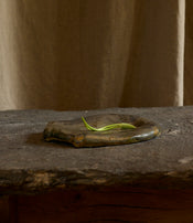 Pebble tray by Ema Pradère