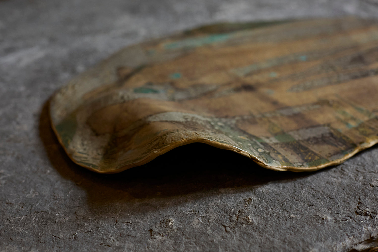Flat tray by Ema Pradère