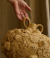 Amphore en raphia de Natalia Brilli