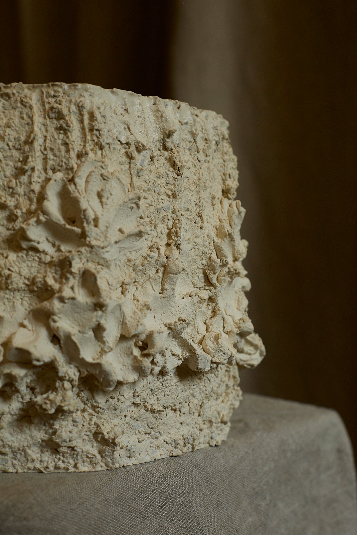 Capital and small pedestal table Fragments by Katia Soussan