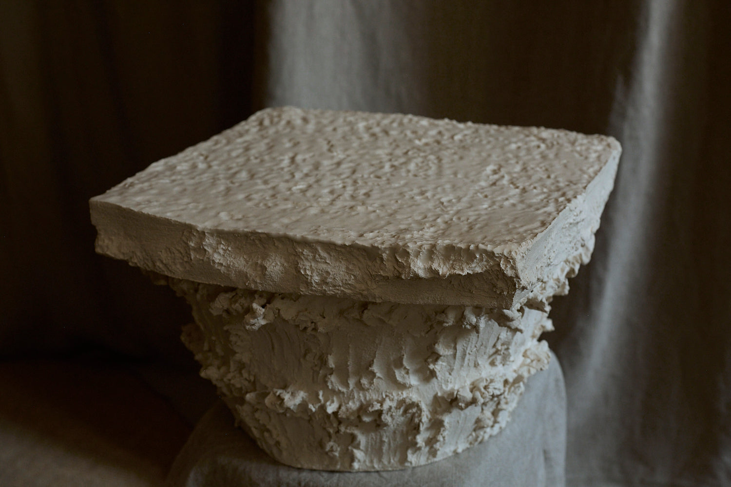 Capital and small pedestal table Fragments by Katia Soussan