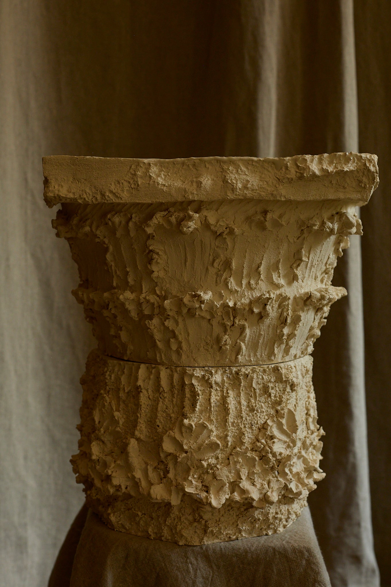 Capital and small pedestal table Fragments by Katia Soussan