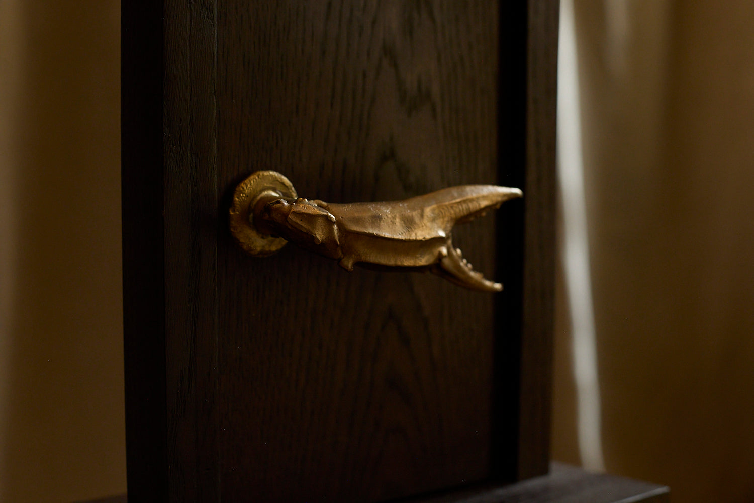 Door handle by Chloé Valorso