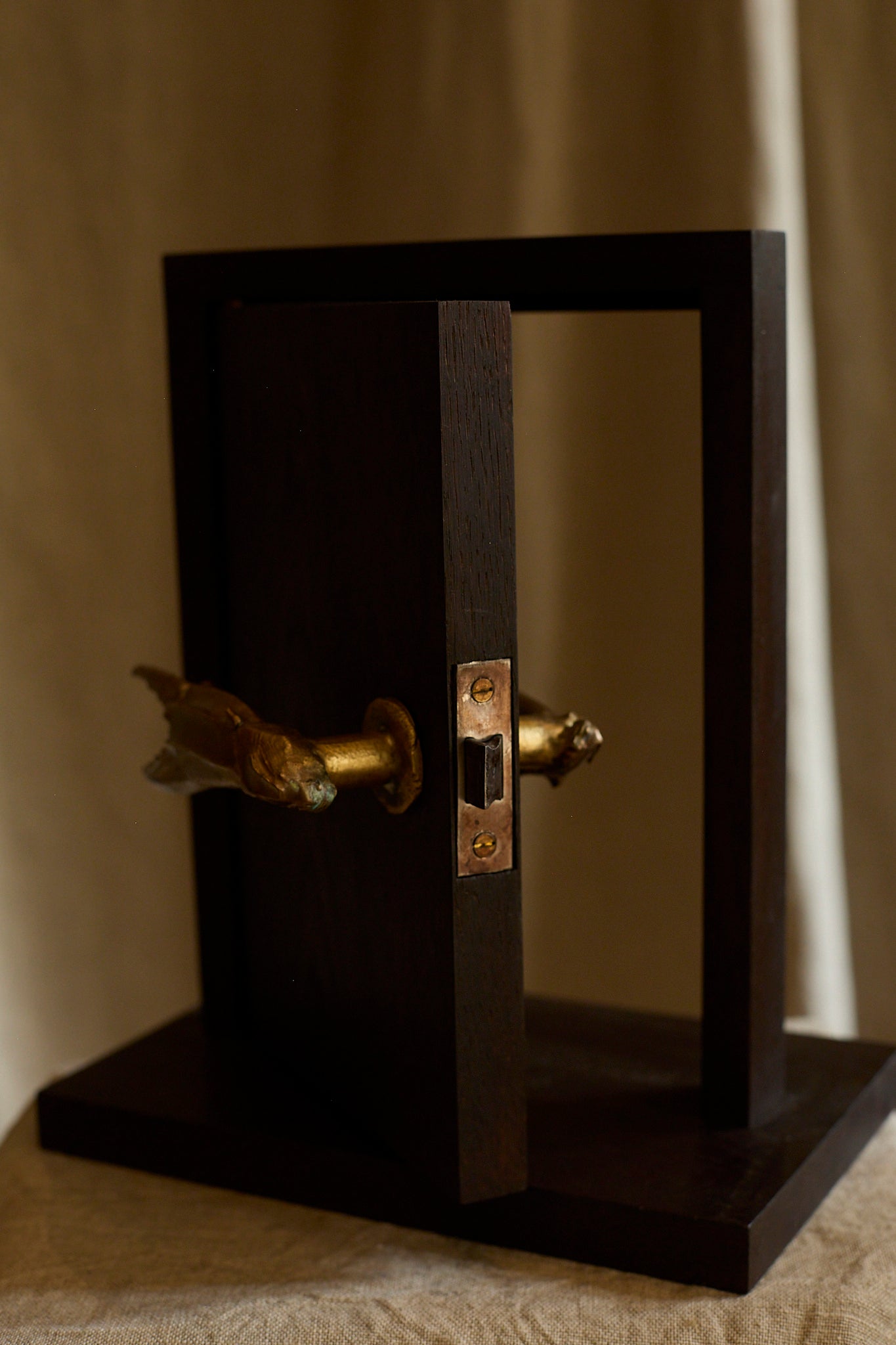 Door handle by Chloé Valorso