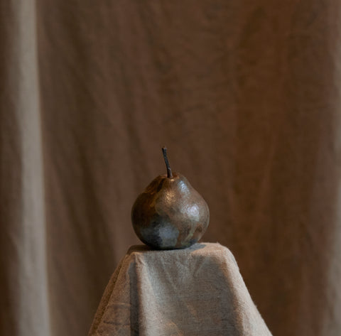 Poire en bronze d'Alice-Andrea Ewing