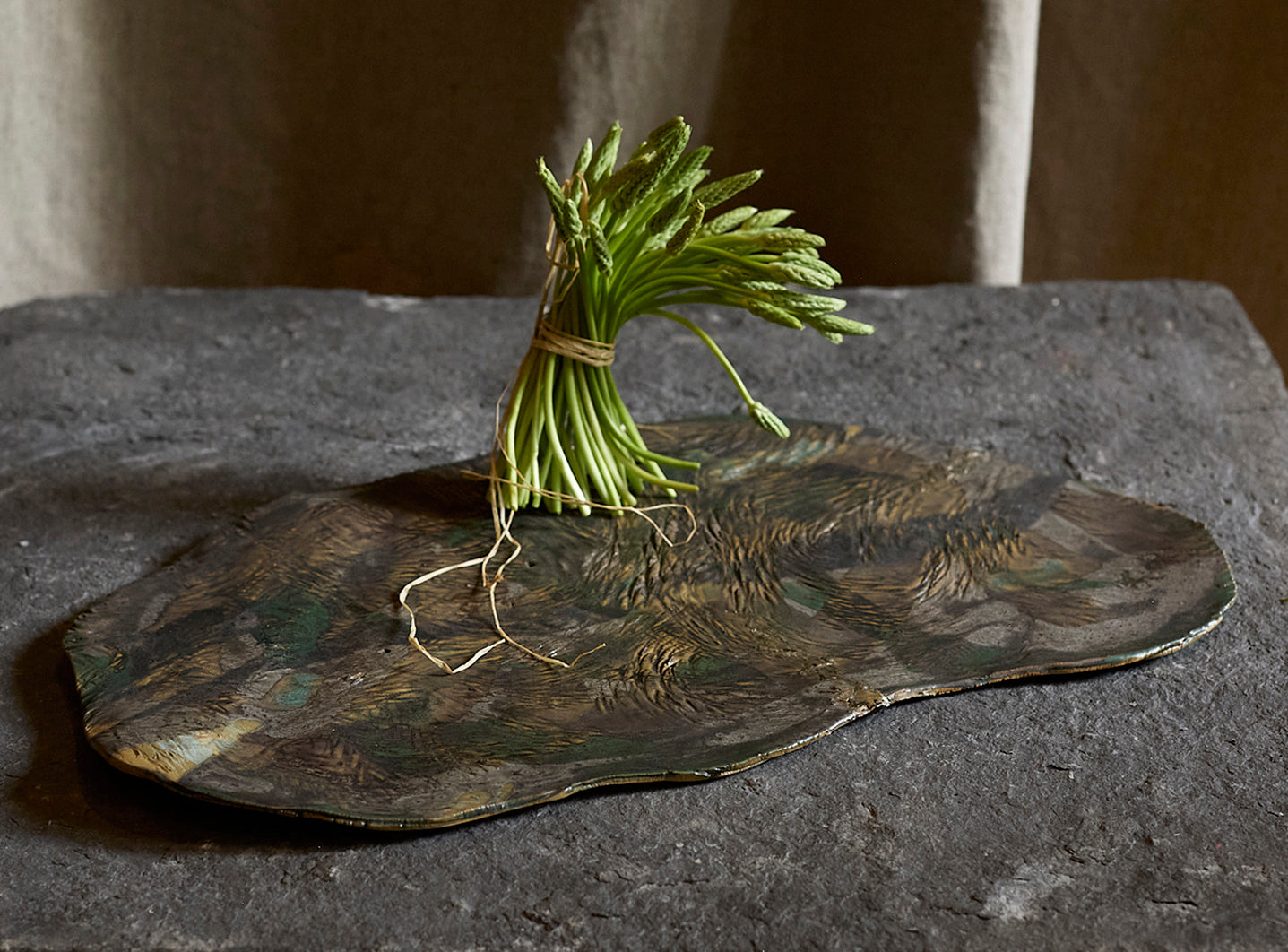 Flat tray by Ema Pradère