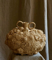 Amphore en raphia de Natalia Brilli