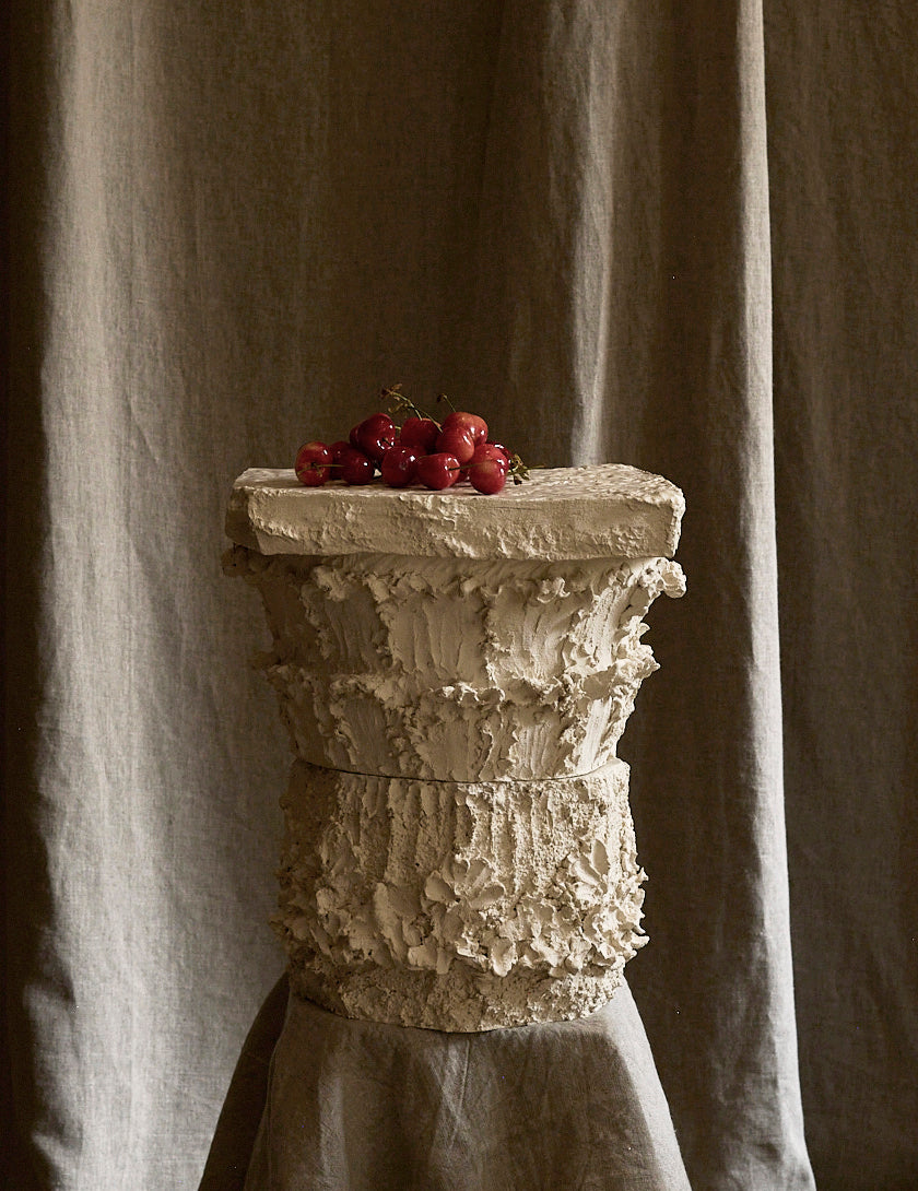Capital and small pedestal table Fragments by Katia Soussan