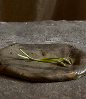 Pebble tray by Ema Pradère