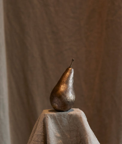 Poire en bronze d'Alice-Andrea Ewing