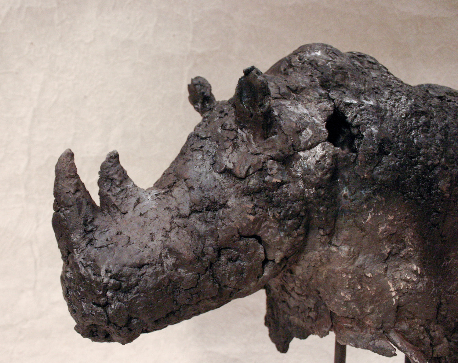 Ceramic rhinoceros by Ule Ewelt
