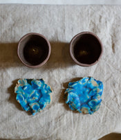 Théière et tasses Cerulean Tail I de Tülay Kulbay.
