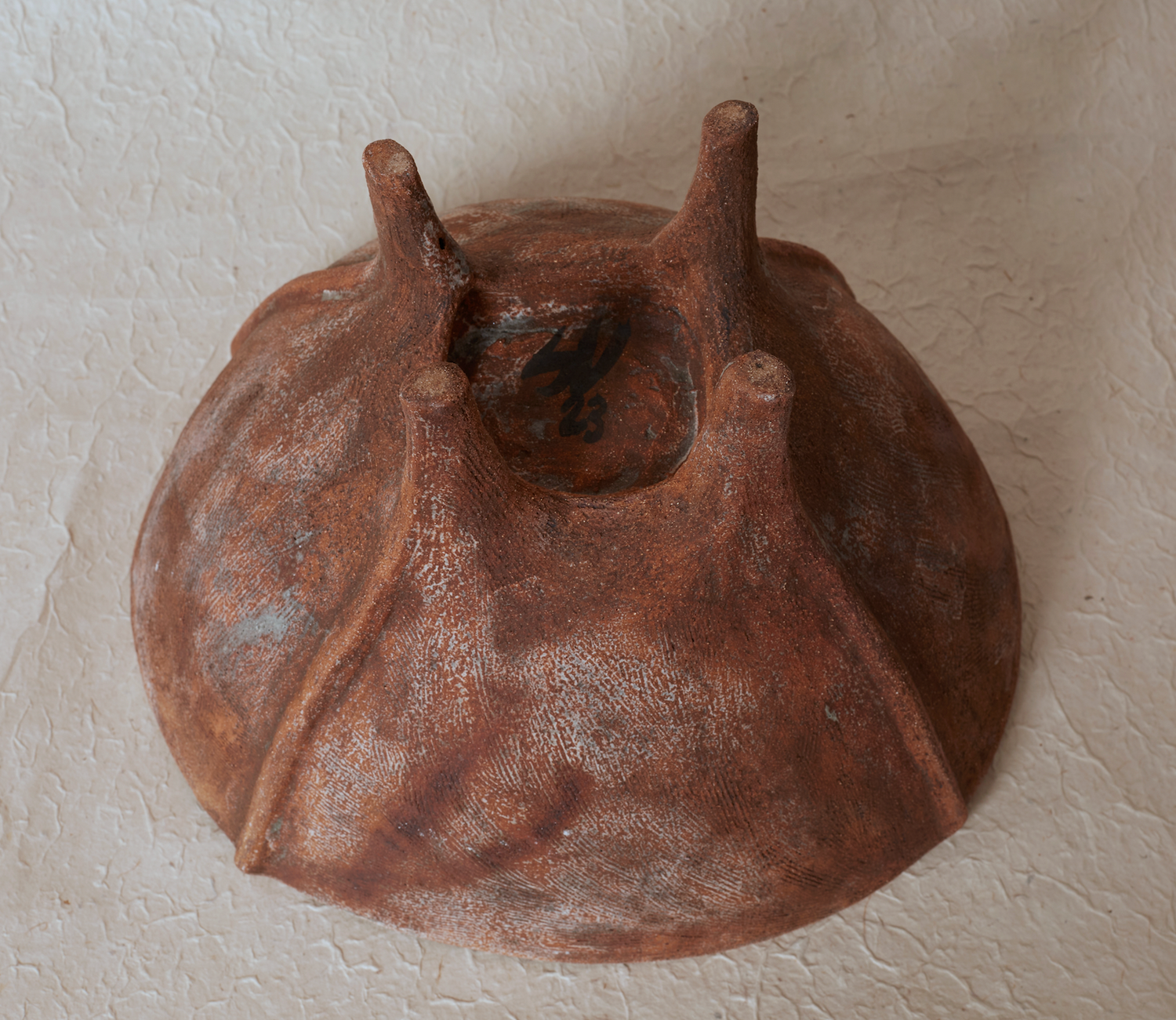 Four-legged hammered bowl
