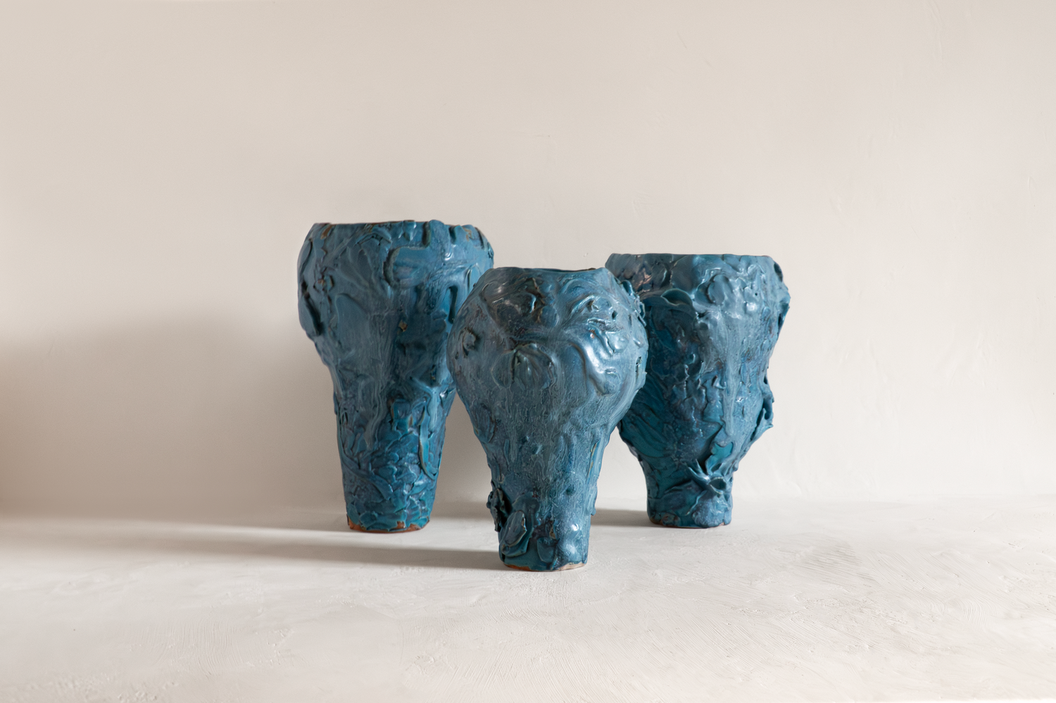 Vase Floraison Céruléenne par Tülay Kulbay