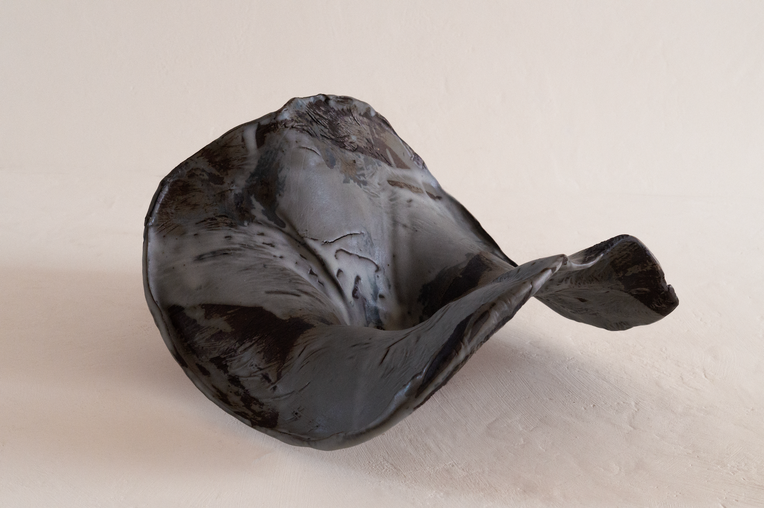 Leaf bowl by Ema Pradère