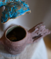 Théière et tasses Cerulean Tail I de Tülay Kulbay.