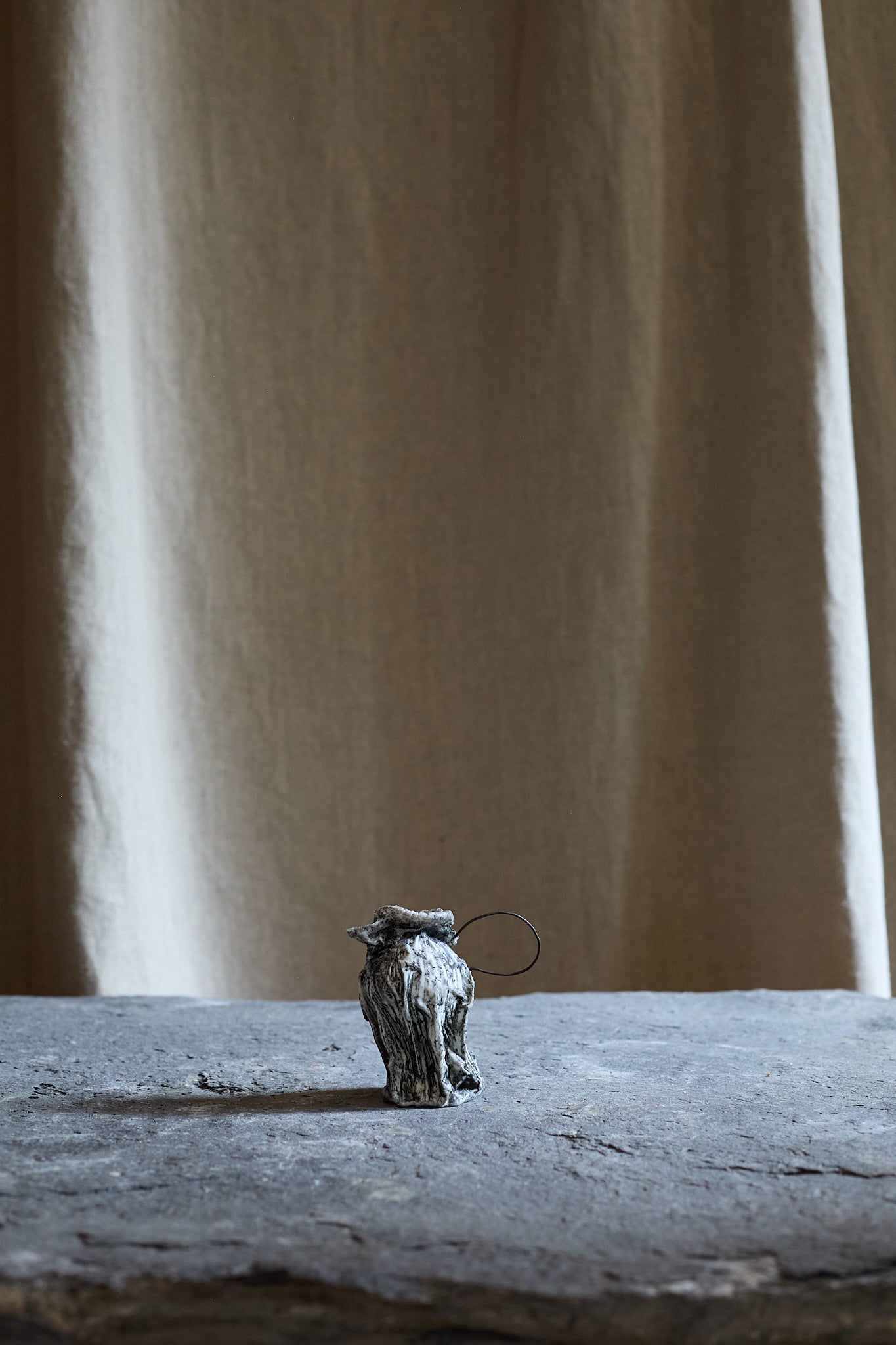 Petite sculpture "A stitch in time n°1" de Grete McNorton