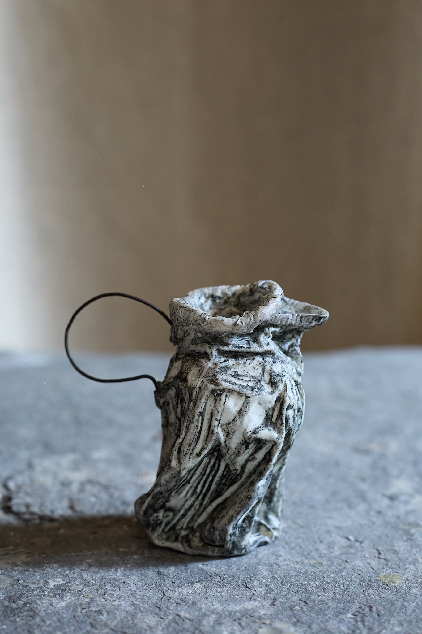 Petite sculpture "A stitch in time n°1" de Grete McNorton