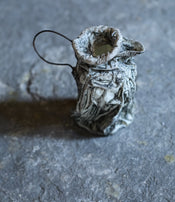 Petite sculpture "A stitch in time n°1" de Grete McNorton
