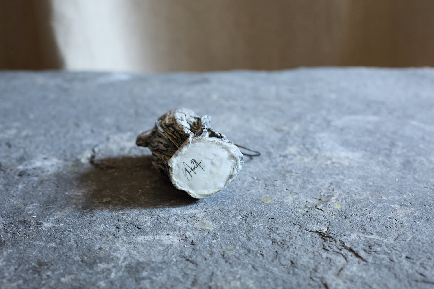 Petite sculpture "A stitch in time n°1" de Grete McNorton