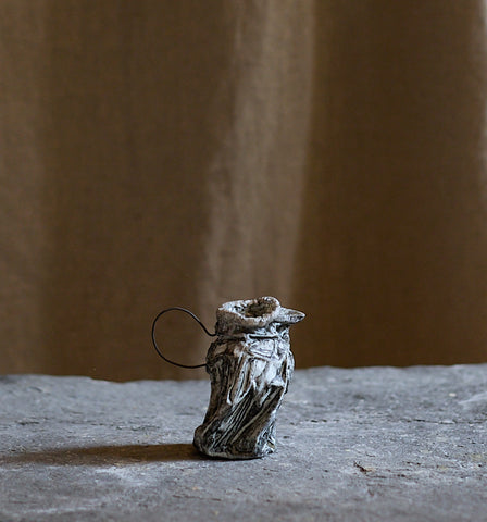 Petite sculpture "A stitch in time n°1" de Grete McNorton