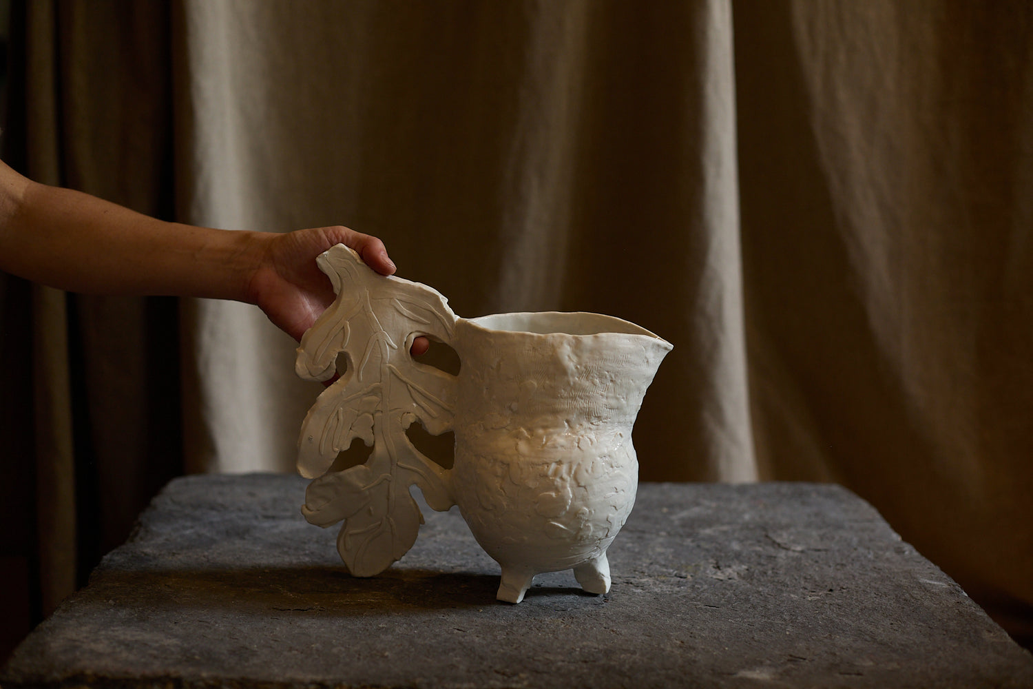 Grand pichet ou vase "Flora’s Stream" de Tülay Kulbay