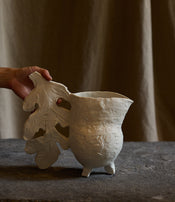 Grand pichet ou vase "Flora’s Stream" de Tülay Kulbay