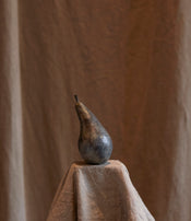 Poire en bronze d'Alice-Andrea Ewing