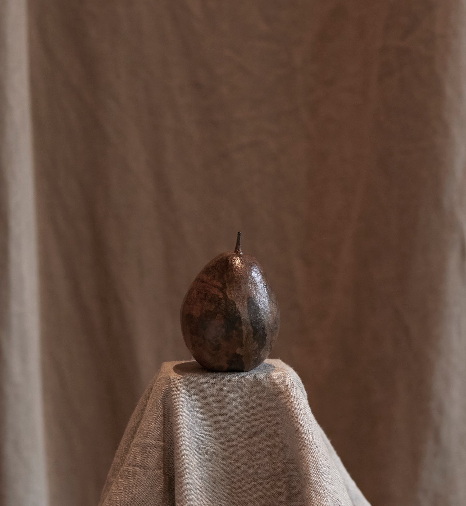 Poire en bronze d'Alice-Andrea Ewing