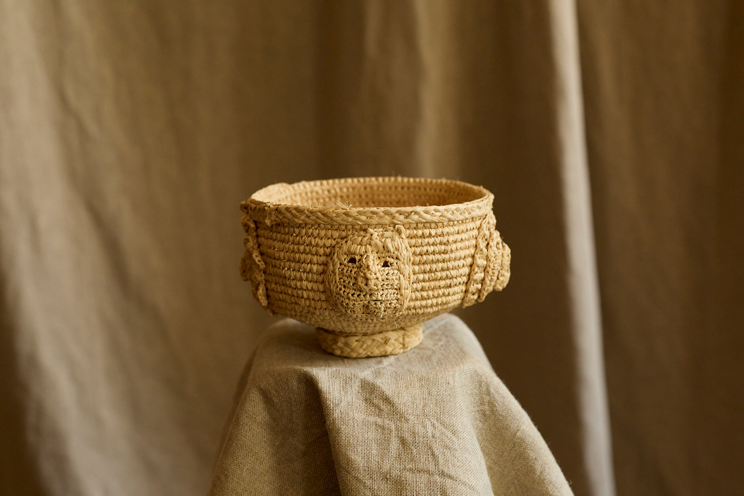 Petite coupe en raphia de Natalia Brilli