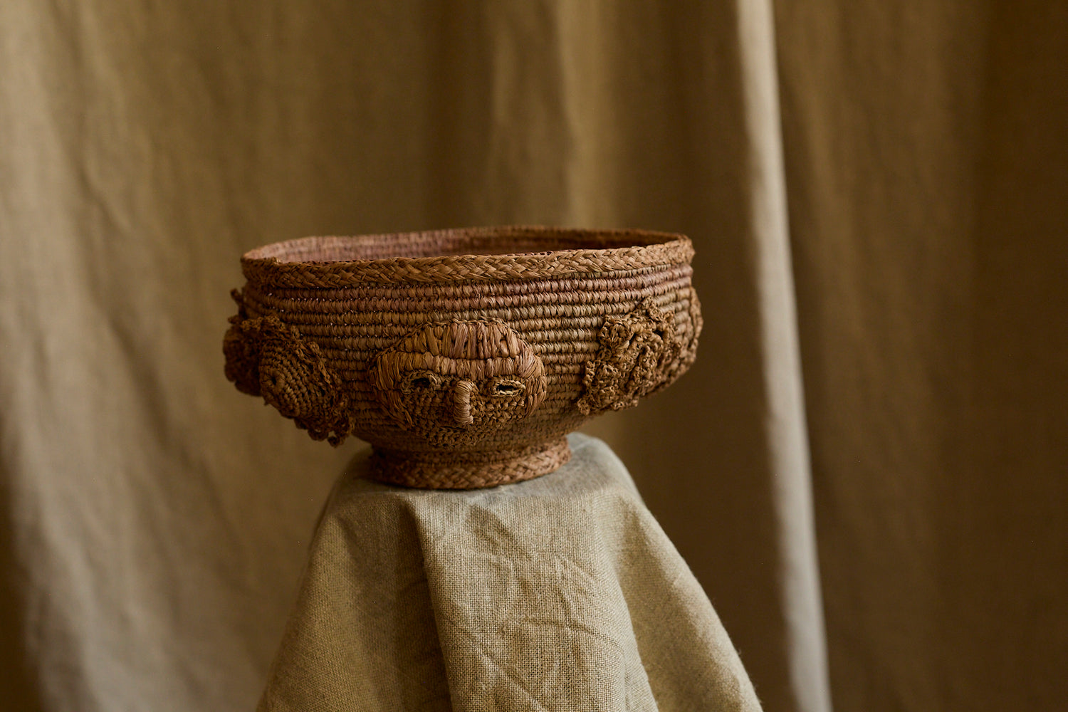 Coupe en raphia de Natalia Brilli