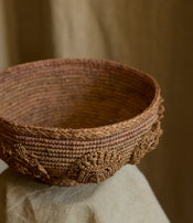 Coupe en raphia de Natalia Brilli