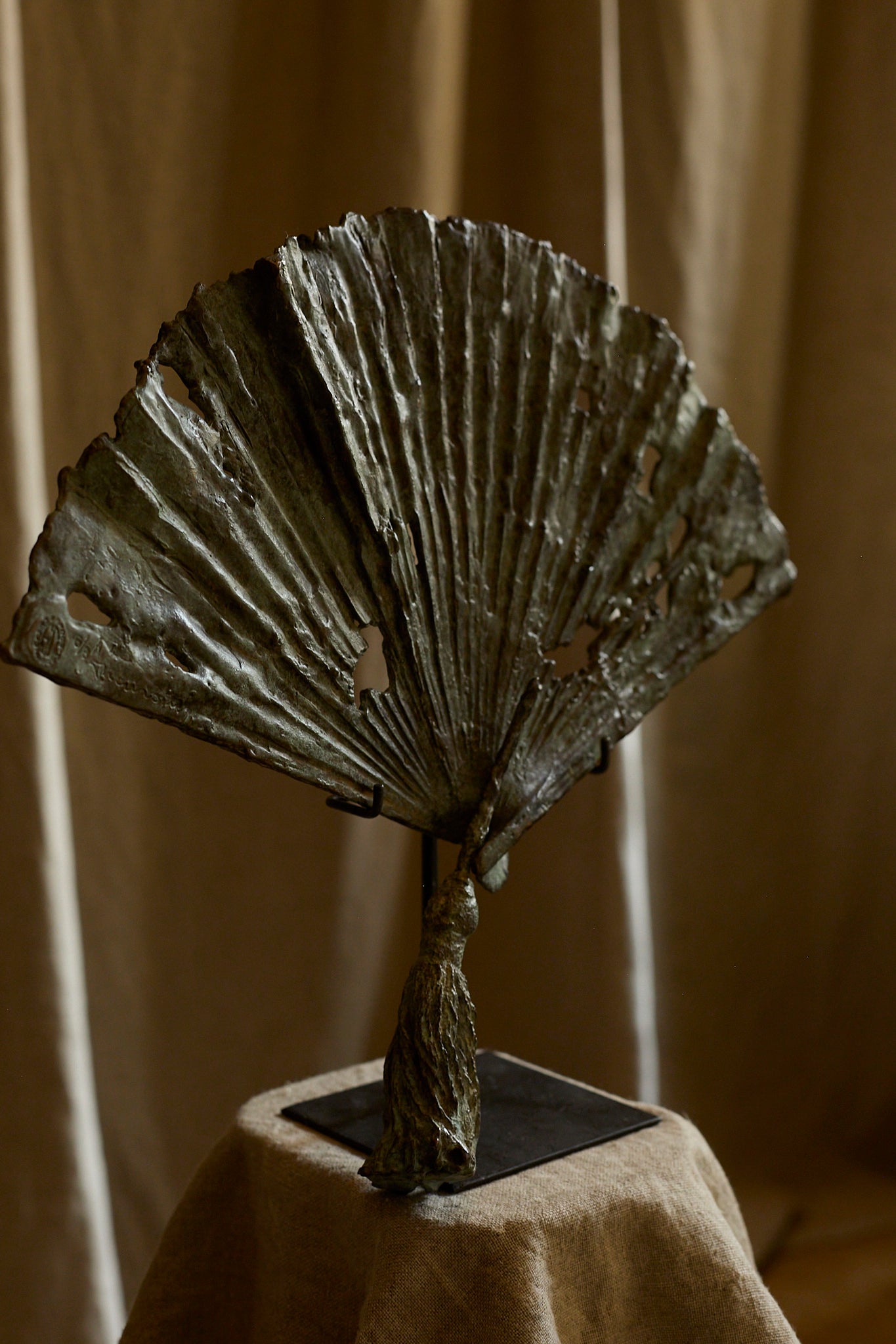 Eventail en bronze de Clotilde Ancarani