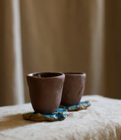 Théière et tasses Cerulean Tail I de Tülay Kulbay.