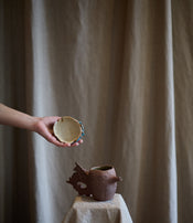 Théière et tasses Cerulean Tail I de Tülay Kulbay.