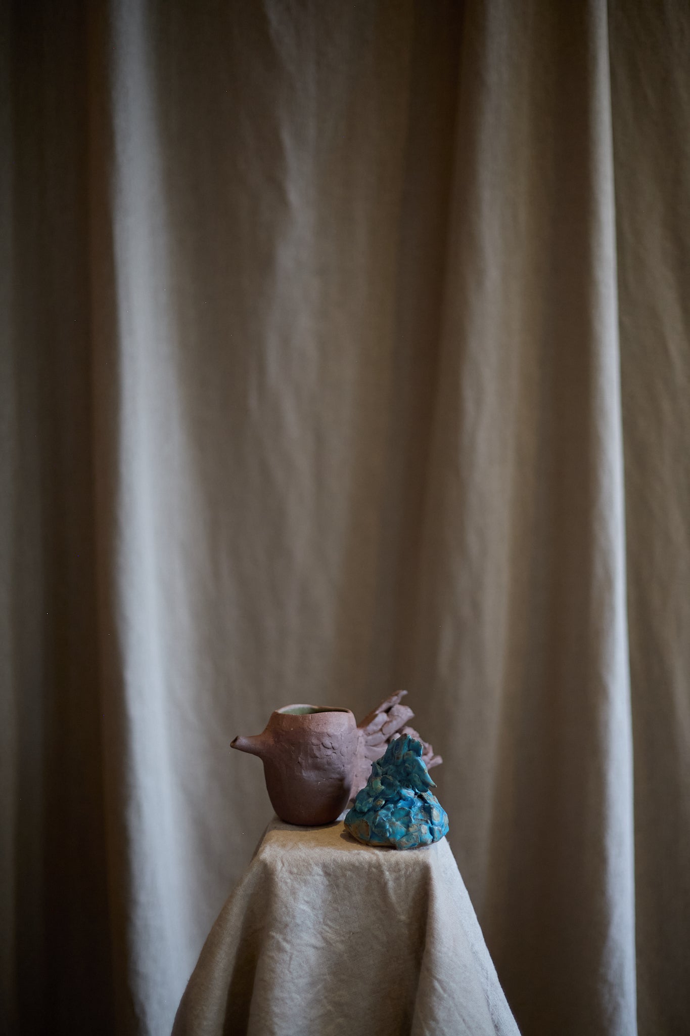 Théière et tasses Cerulean Tail I de Tülay Kulbay.