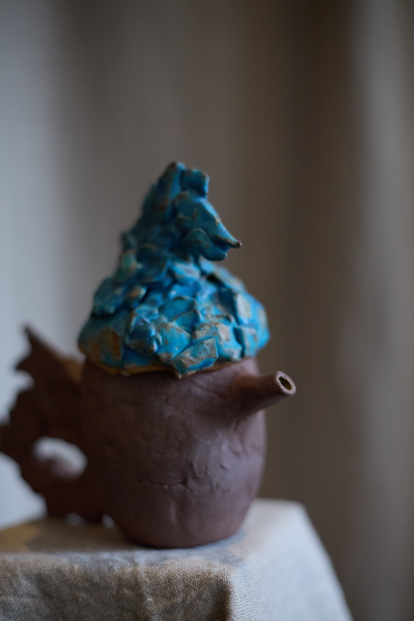 Théière et tasses Cerulean Tail I de Tülay Kulbay.