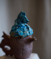 Théière et tasses Cerulean Tail I de Tülay Kulbay.