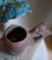 Théière et tasses Cerulean Tail I de Tülay Kulbay.