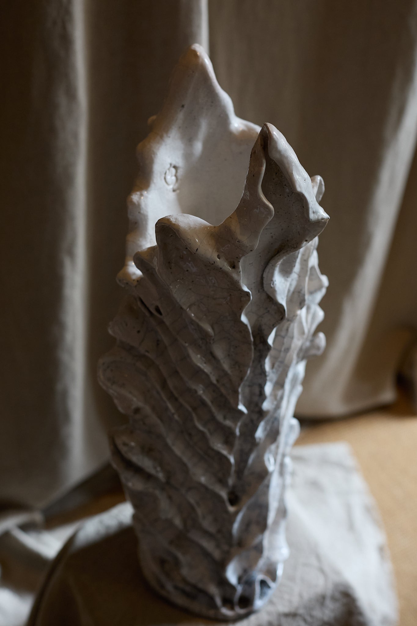 Vase uncanny Depths de Bella Hunt & Dante Di Calce
