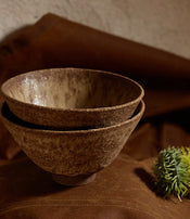 Ochre stoneware bowl by Jerôme Hirson