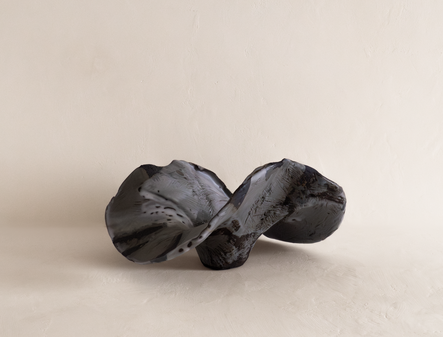 Leaf bowl by Ema Pradère
