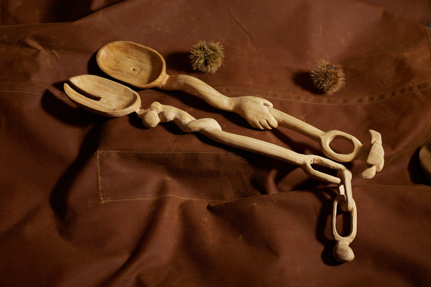 SALAD SERVERS IN BOXWOOD BY ZOÉ MOHM