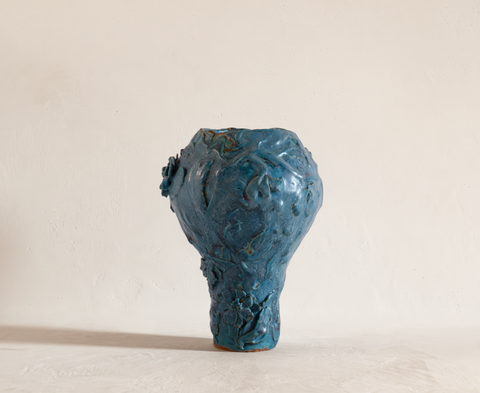 Vase Floraison Céruléenne par Tülay Kulbay